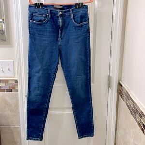 High rise skinny Joe’s Jeans. Lightly distressed. Size 30.